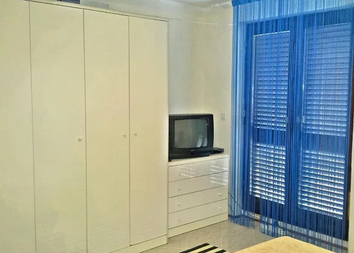 شقة Spacious In + Terrace زلارين